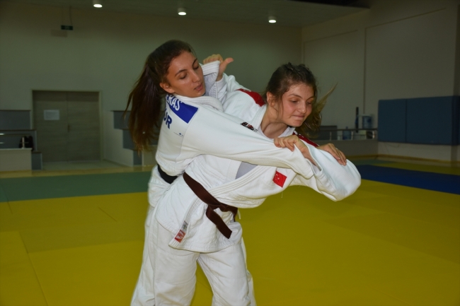 Judocu kız kardeşler milli takıma seçilmenin gururunu yaşıyor